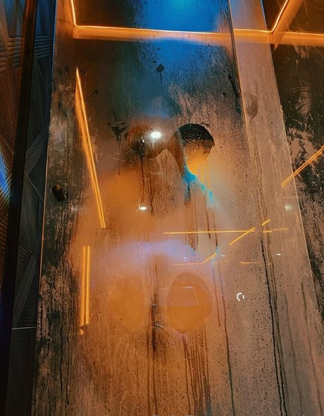 Yuna Kitty model beautiful galleries