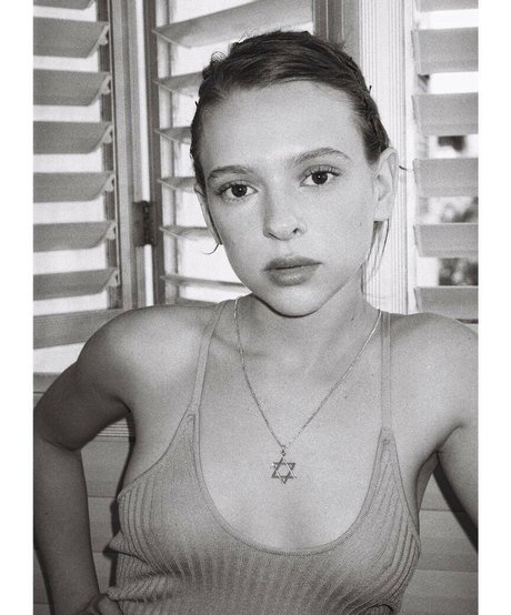 Shira Haas free pornstar picture