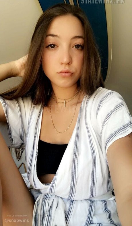 Bailey Silva sexy star photo