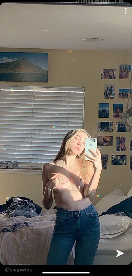 female onlyfans naked photos