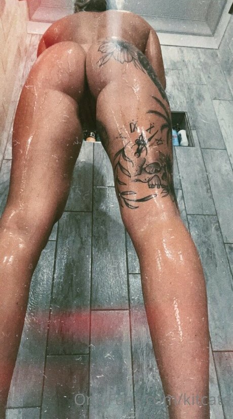 it kit model nude archive