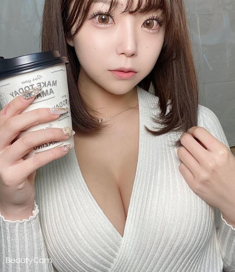 momo burlesque perfect star img