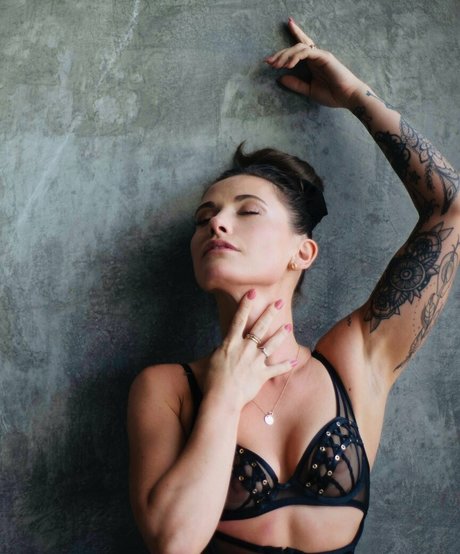 NuruQueenClaire beautiful star photos