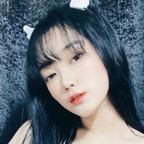 hia s2 naked model picture