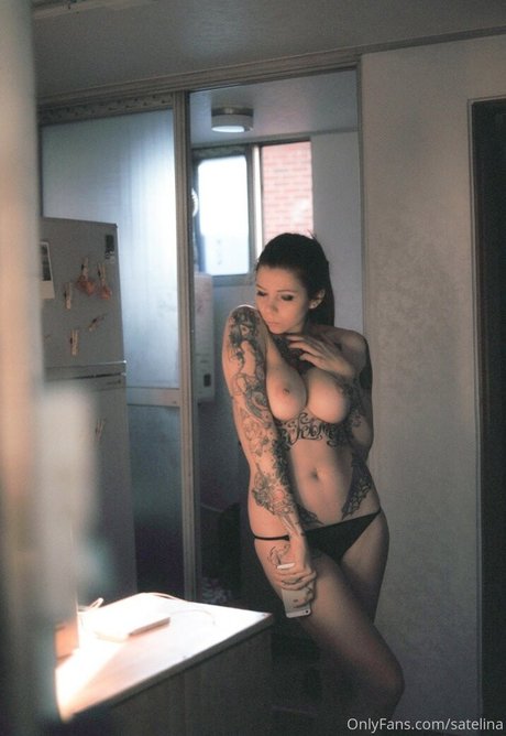 Satelina Suicide free model pictures