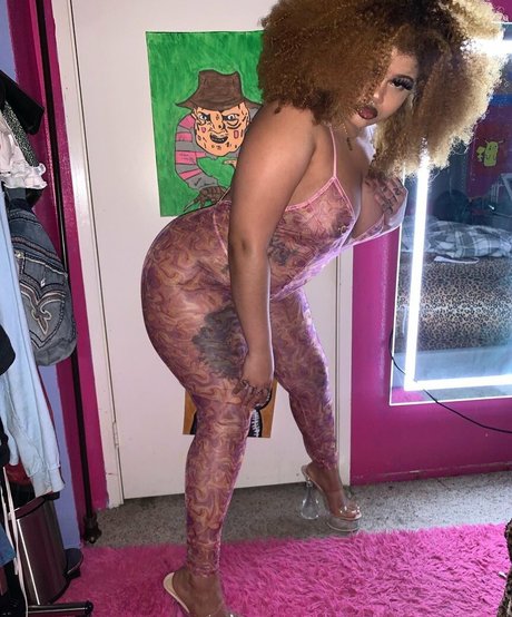 Sheismami model pics