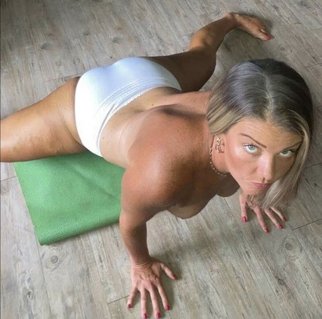 Ms SweetT pornstar img