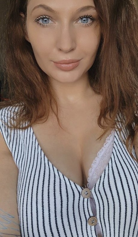 lollipopfields pornstar naked photo