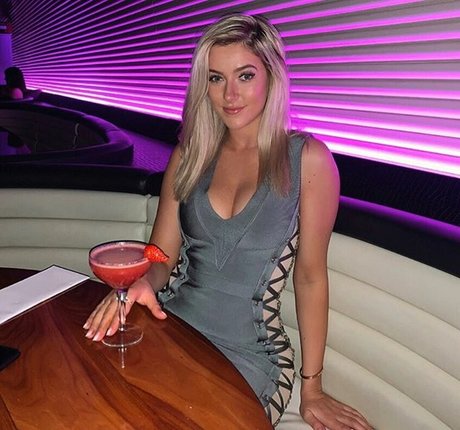 Hannah Sharpe hot model picture