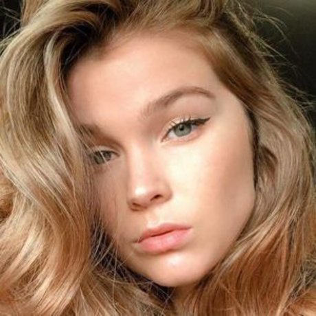 Taymoo porn model photo