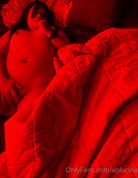 xolucina pornstar nude images