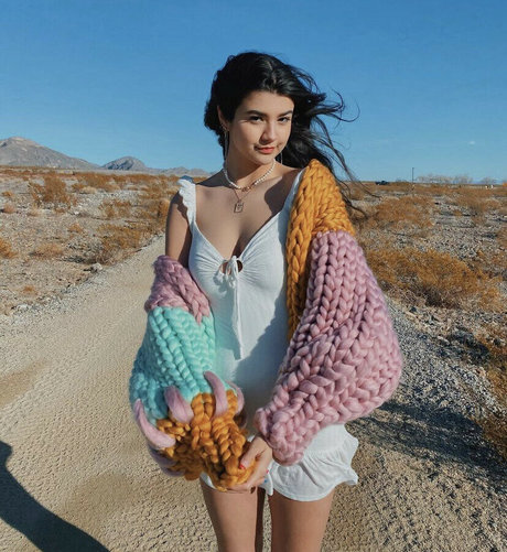 Sara Echeagaray model pornographic images