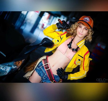 GoldBerry hot model photos