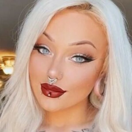 Screamqueen68 high quality model pics