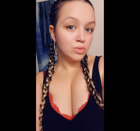 thickbellamel actress pic