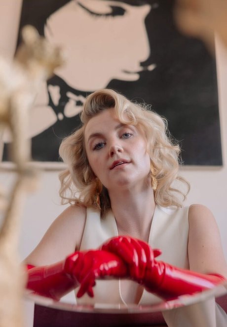 Evanna Lynch star nudes pictures