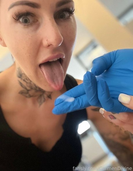 CarmenDivine star naked images