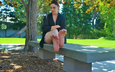 Malia Arrayah star art picture