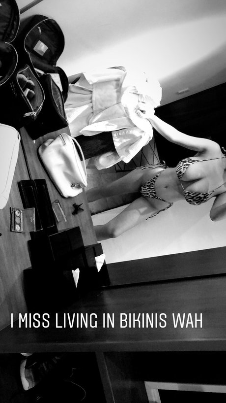 Darcybuchan naked star photo