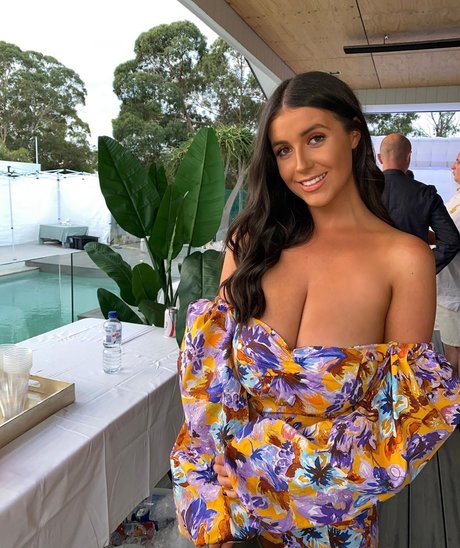 Darcybuchan nude model pic