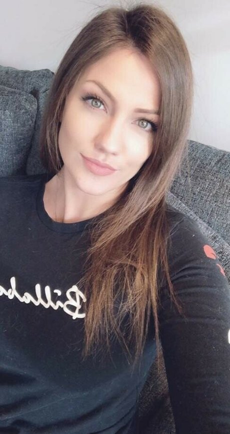 KayPea model adult pic