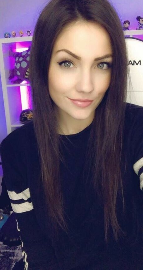 KayPea nudes model images