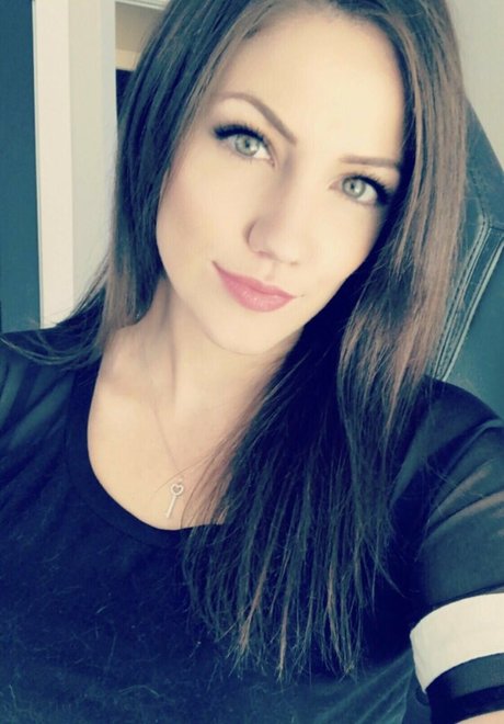 KayPea star nude photos