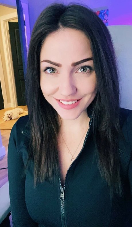 KayPea model beautiful pics