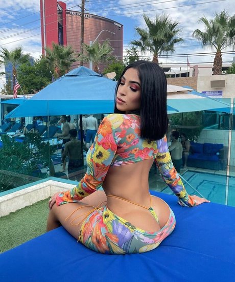 thaliamcix pornstar beautiful image