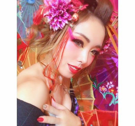 MakiRon hot pornstar img