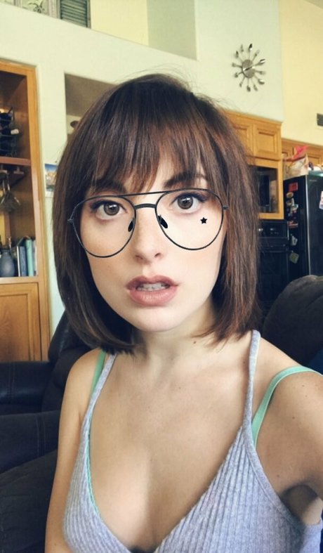 Juliette Goglia hd star photo