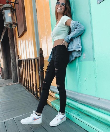 lillyackerman sex model image