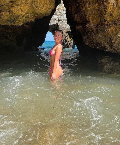 Beth Tucker erotic model gallery