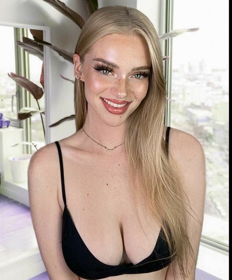 Shea Sheyliee star nude photo