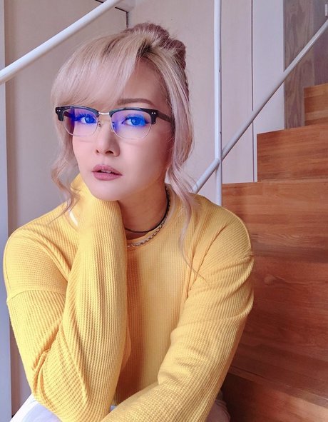 Reina Scully naked pornstar pics