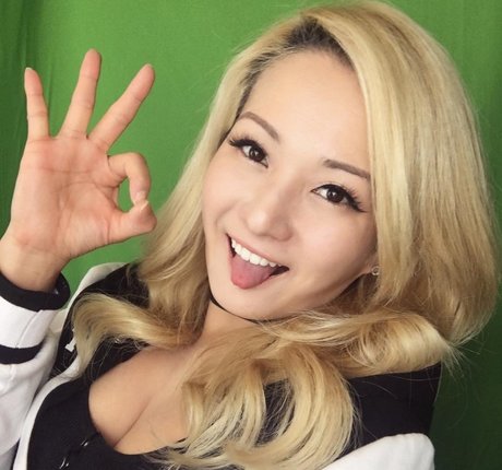 Reina Scully erotic actress img