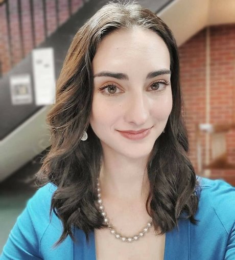 Abigail Shapiro model pretty photo