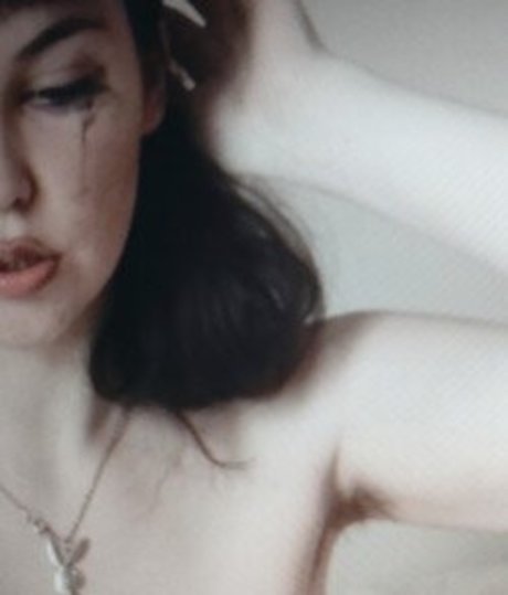 Dinky Demure xxx model image