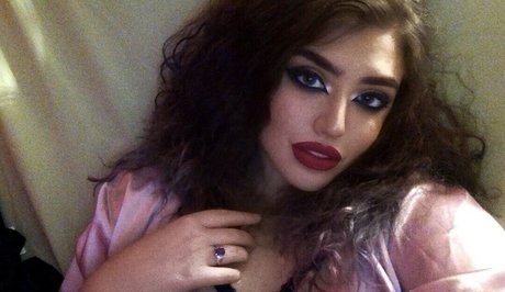 Kiitakat naked model picture