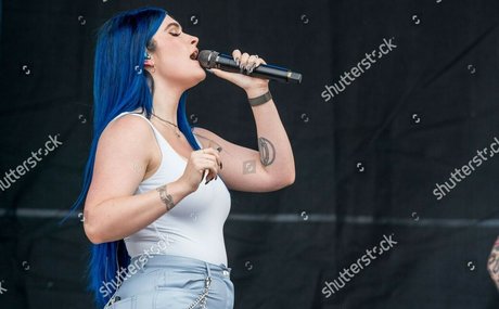 WomenMetal model pornographic img