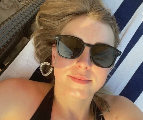 it s the taylor naked star images