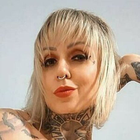 Lu Martins nude model pic