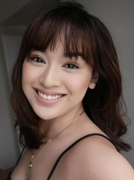 Gaile Cgeq_ hot actress pictures