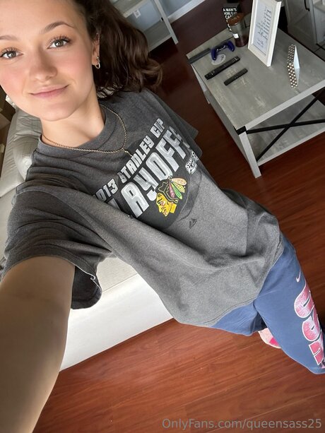 Queensass25 porn star pictures