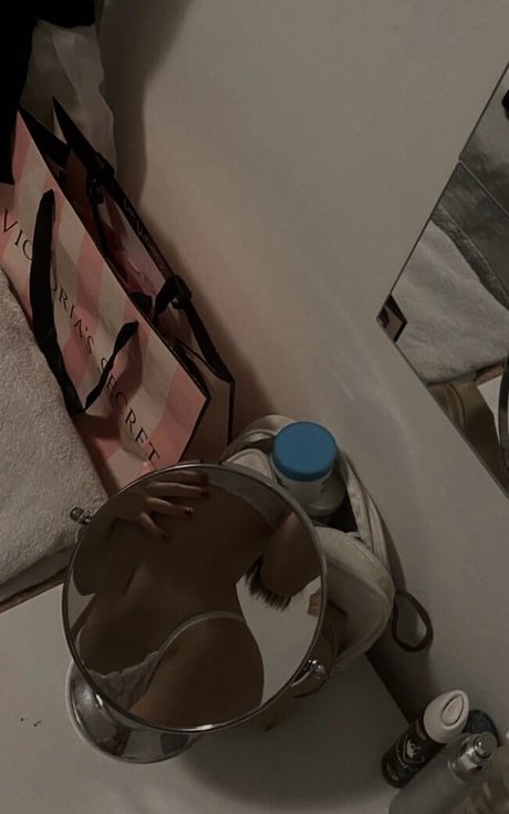 la lumi_ naked star pic