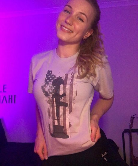 QAEKZ free actress img