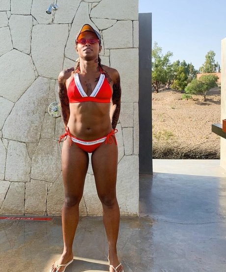 Fleur East star naked galleries