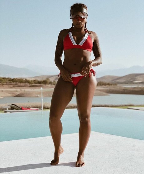 Fleur East model high quality image