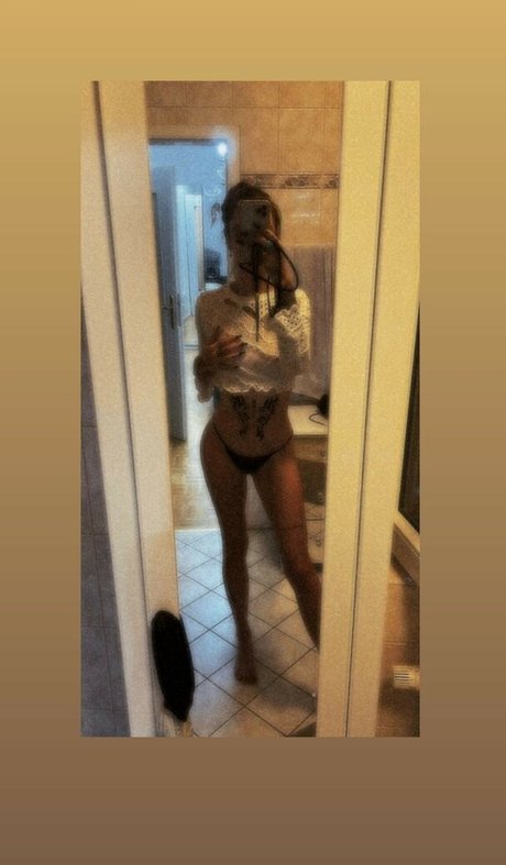 krockig model high quality photo