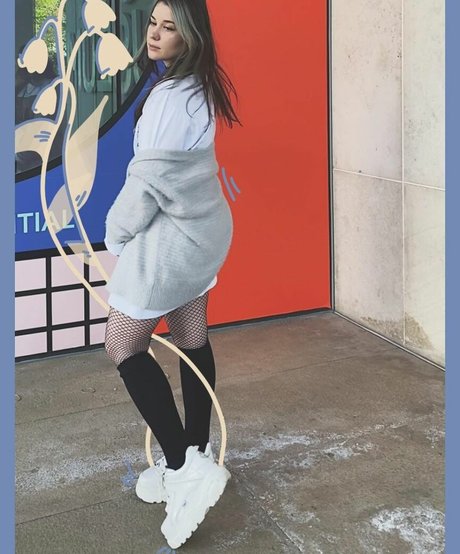 Aayley adult model pictures